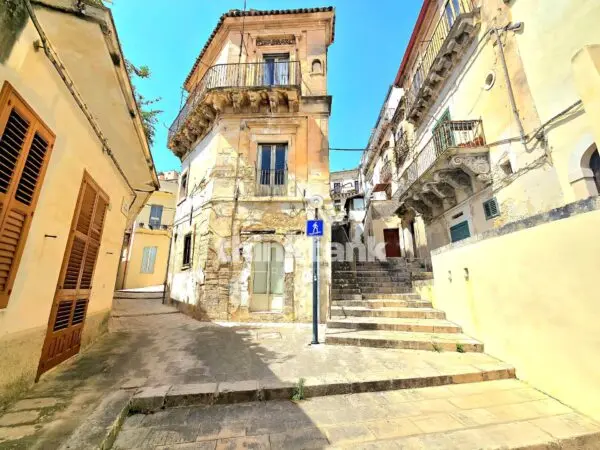 Casa Indipendente via Scale 33-35-37, Ragusa