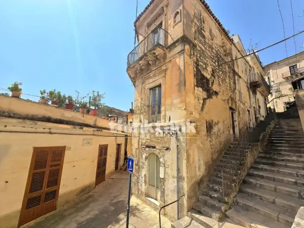 Casa Indipendente via Scale 33-35-37, Ragusa