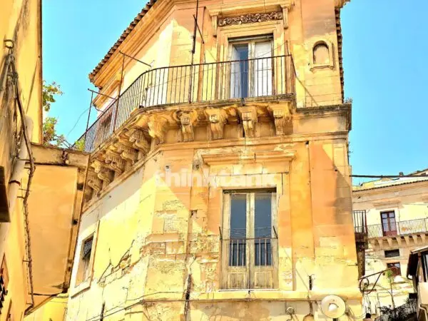 Casa Indipendente via Scale 33-35-37, Ragusa
