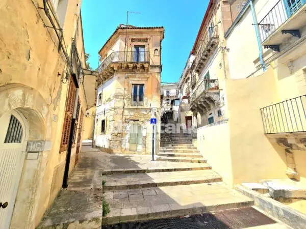 Casa Indipendente via Scale 33-35-37, Ragusa