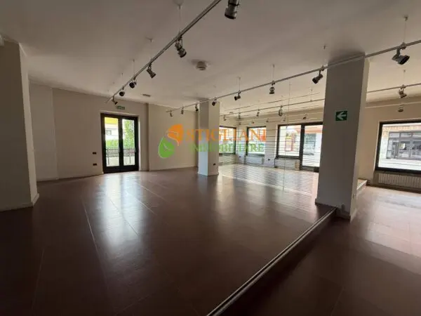 Locale Commerciale via Iv Novembre, Campobasso