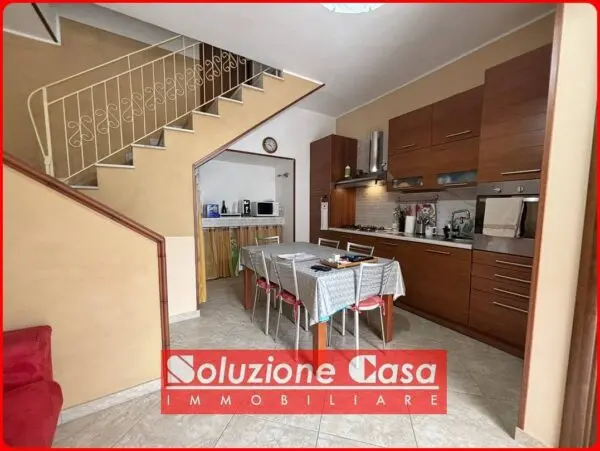 Casa Indipendente via Ronco De Giosa 3, Canosa Di Puglia