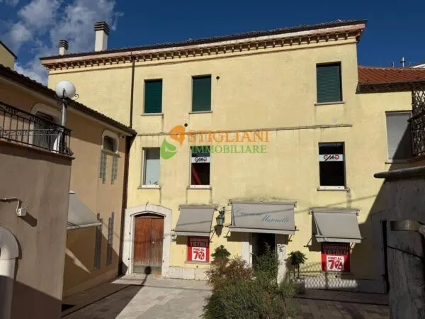 Appartamento Piazza Andrea D'Isernia, Campobasso