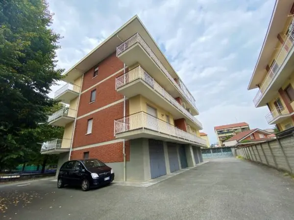 Garage via Generale Gazzera 30, Ciriè