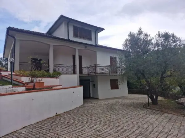 Villa via Località Fontanelle, Configni