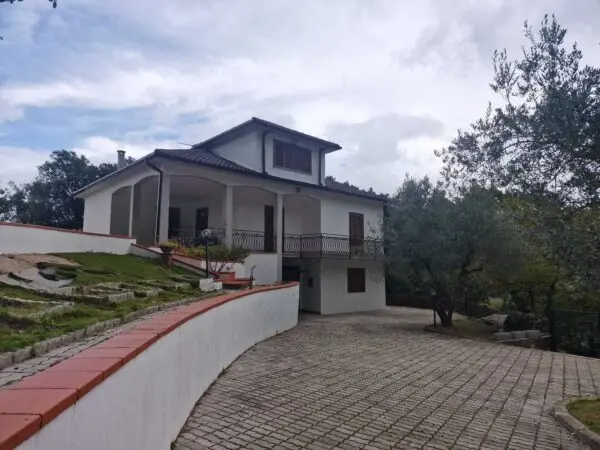 Villa via Località Fontanelle, Configni