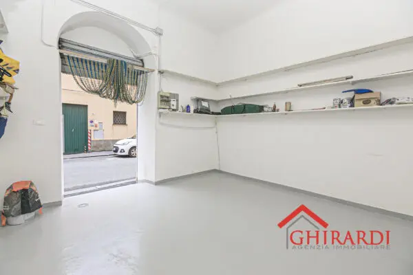 Magazzino via Gaetano Donizetti 73r, Sestri Ponente, Genova