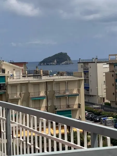 Attico via Laiolo, Spotorno