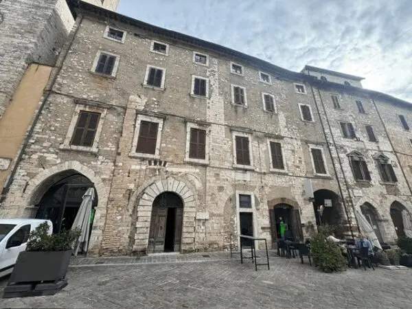 Appartamento piazza Dei Priori 14, Narni