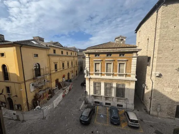Appartamento piazza Dei Priori 14, Narni