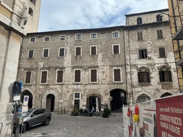 Appartamento piazza Dei Priori 14, Narni