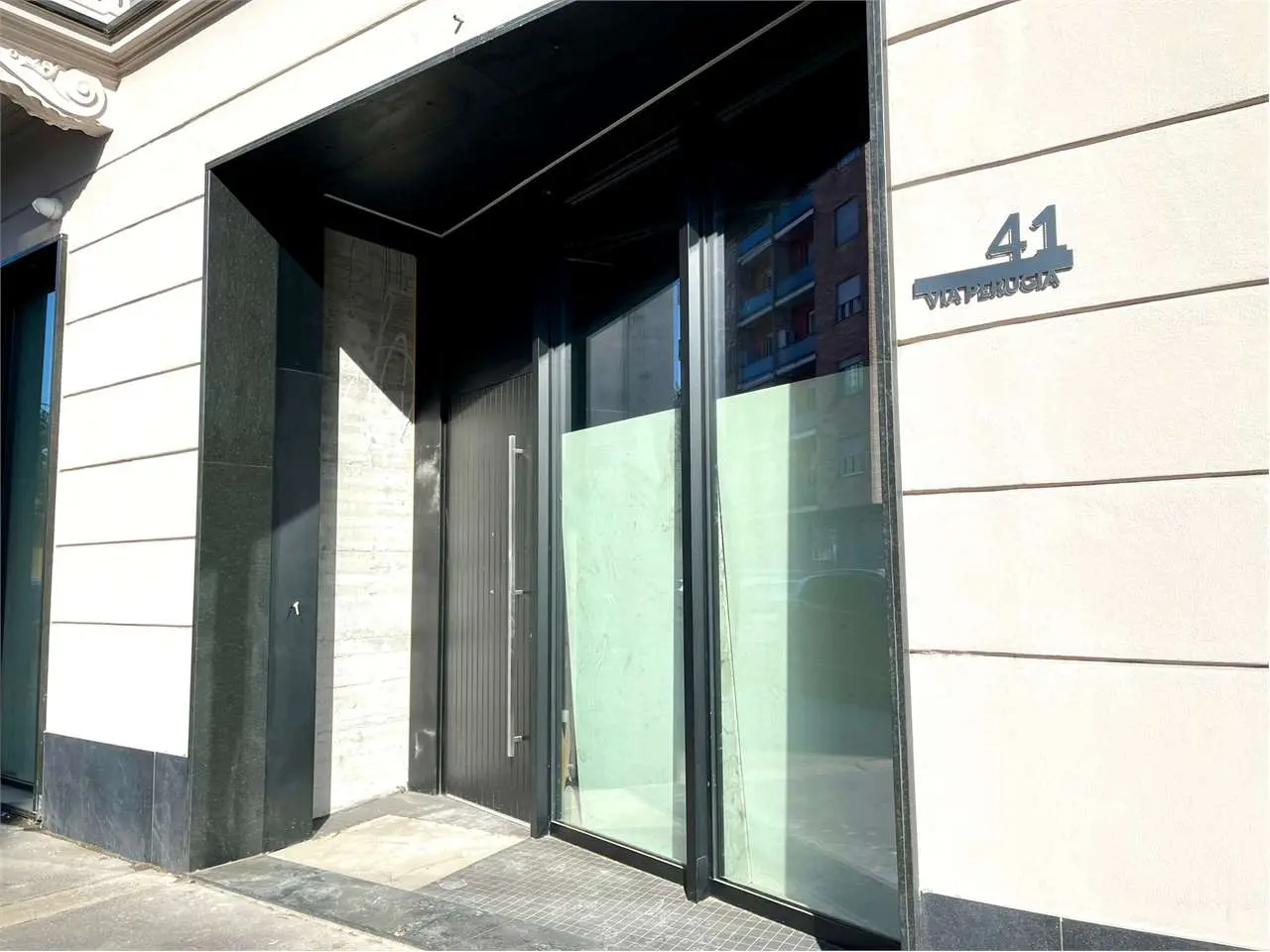 Immagine per Negozio in affitto a Torino via Perugia 41