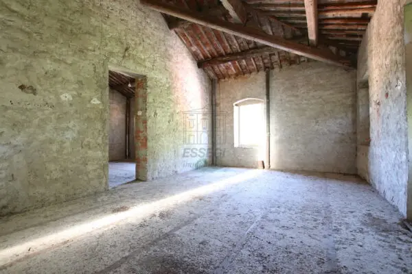 Casale via Guamo 34a, Capannori