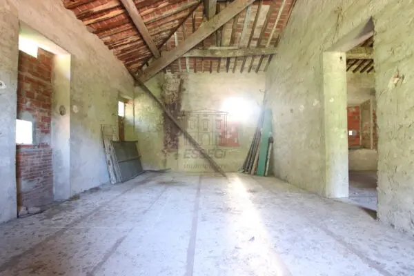 Casale via Guamo 34a, Capannori