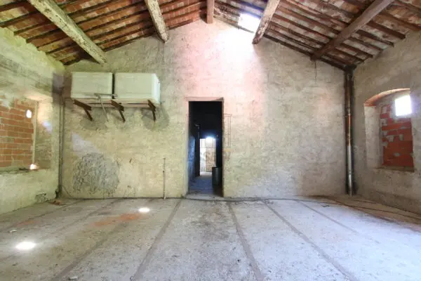 Casale via Guamo 34a, Capannori