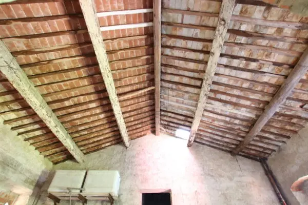 Casale via Guamo 34a, Capannori