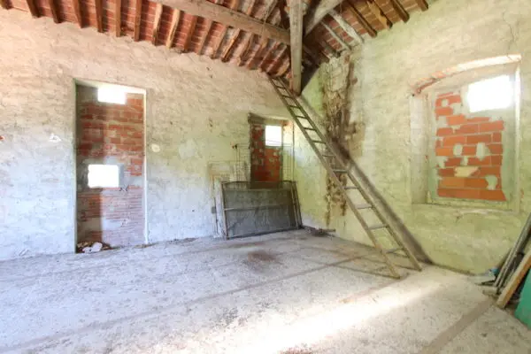 Casale via Guamo 34a, Capannori