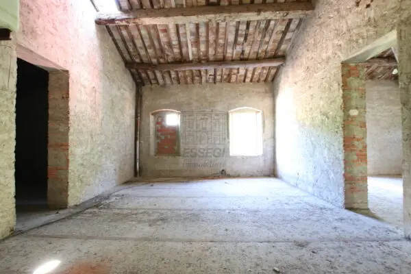 Casale via Guamo 34a, Capannori