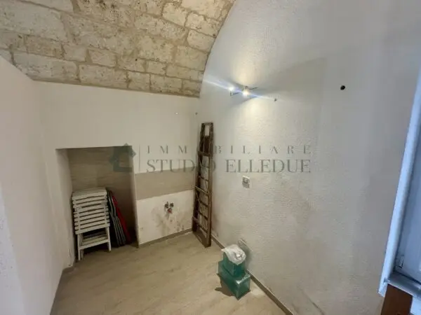 Capannone via Trevisani 34, Bari