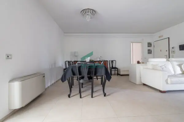 Quadrilocale via Rosario Livatino 97, Bari