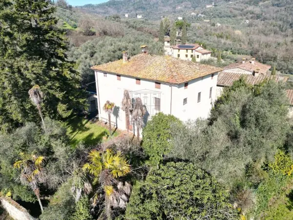 Villa via Del Macennere 8252/a, Lucca
