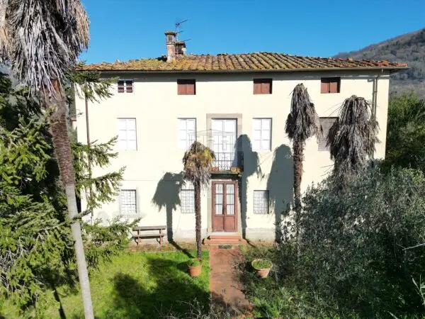 Villa via Del Macennere 8252/a, Lucca