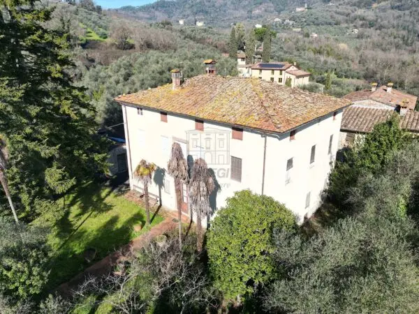 Villa via Del Macennere 8252/a, Lucca