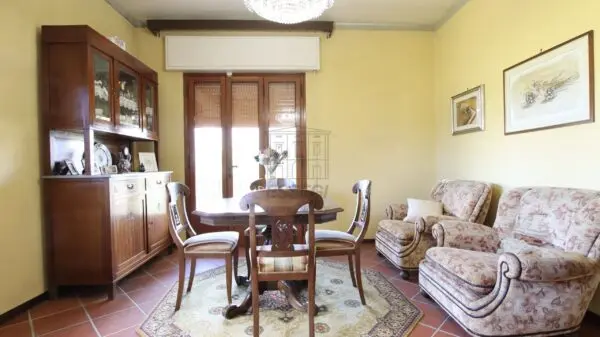 Villa Trifamiliare via Vecchia Pesciatina In Gragnano, Lucca