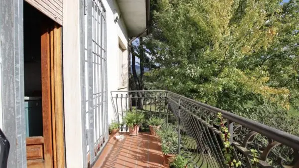 Villa Trifamiliare via Vecchia Pesciatina In Gragnano, Lucca