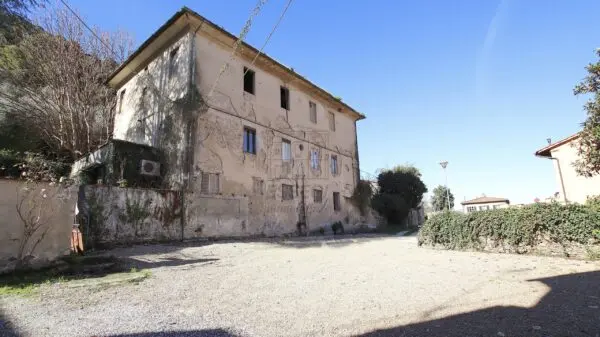 Casale via Guamo 34a, Capannori