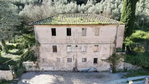 Casale via Guamo 34a, Capannori