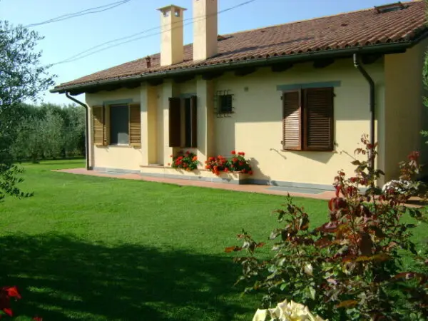 Villa Trifamiliare via Xxv Aprile, Ameglia