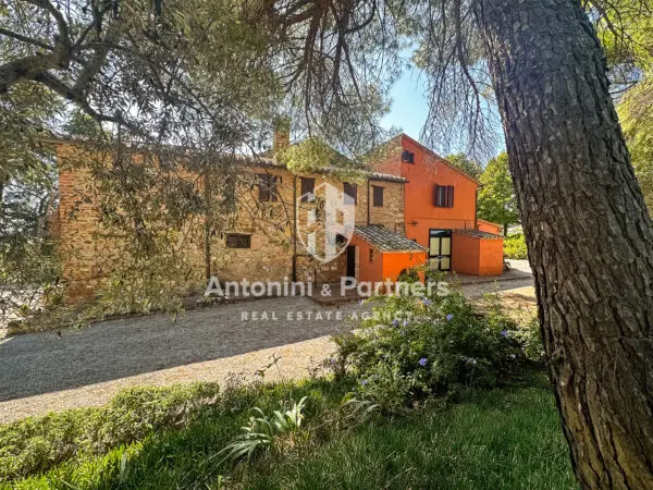 Casale via Dei Partigiani, Castiglione Del Lago