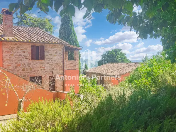 Casale via Dei Partigiani, Castiglione Del Lago