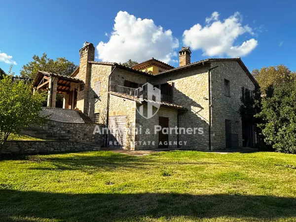 Casale via Frazione Crocefisso, Todi