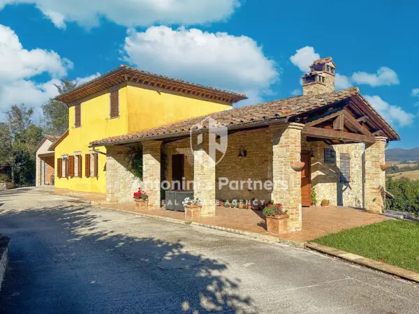 Casale via Frazione Crocefisso, Todi