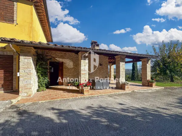 Casale via Frazione Crocefisso, Todi