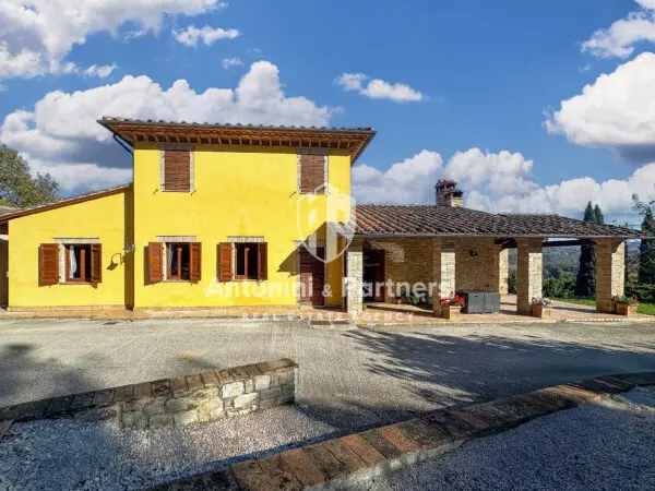 Casale via Frazione Crocefisso, Todi