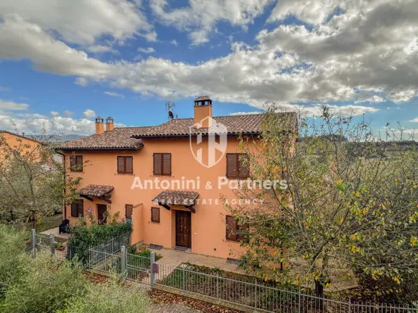 Villa A Schiera via Vocabolo Portafana, Todi