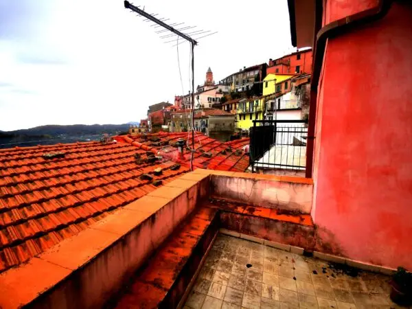 Porzione Di Casa Follo