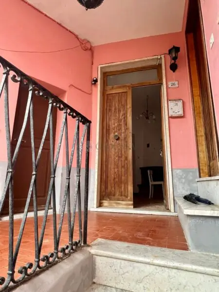 Porzione Di Casa Follo