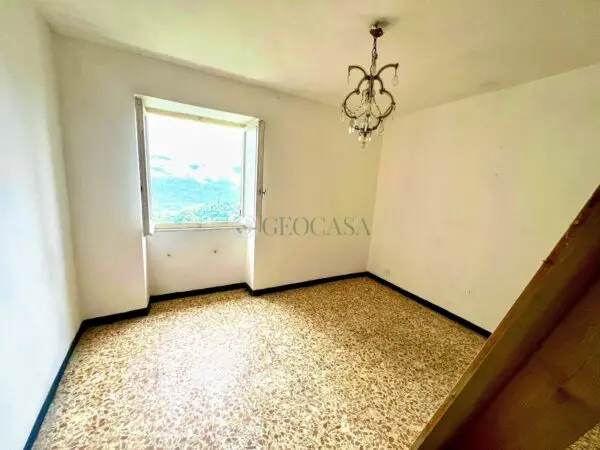 Porzione Di Casa Follo