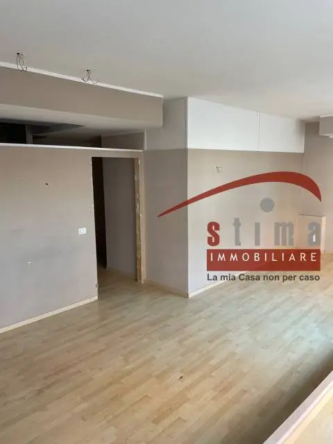 Immagine per Locale Commerciale in vendita a Siracusa via tevere 51