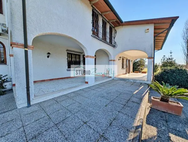 Villa via Traversagna 16, Pietrasanta