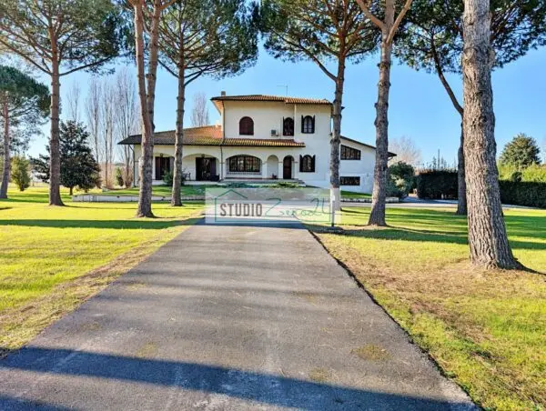 Villa via Traversagna 16, Pietrasanta