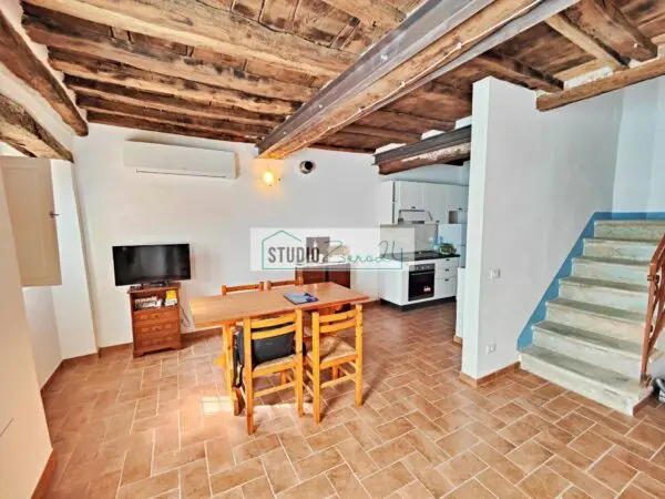 Casa Semindipendente via, Pietrasanta