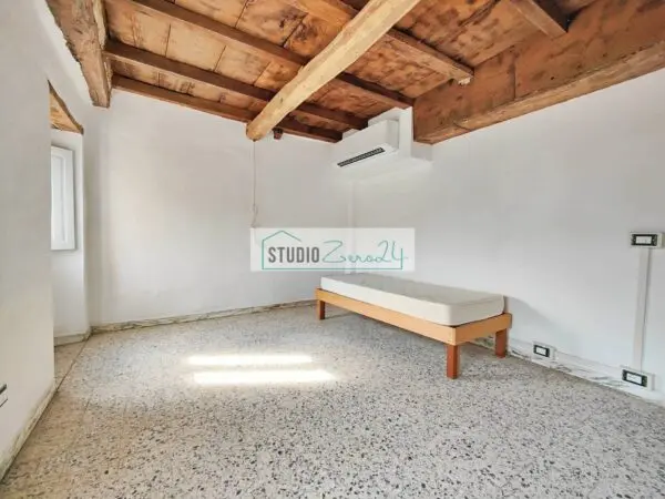 Casa Semindipendente via, Pietrasanta