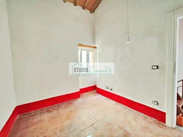 Casa Semindipendente via, Pietrasanta