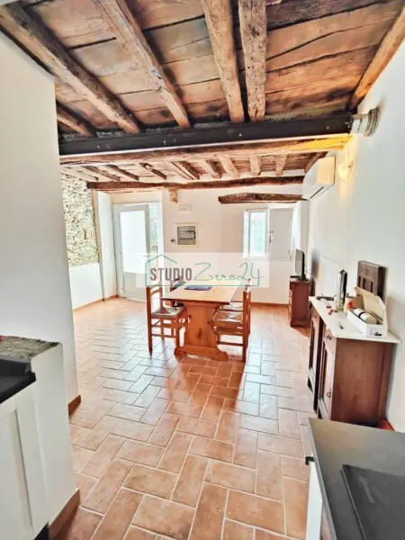 Casa Semindipendente via, Pietrasanta