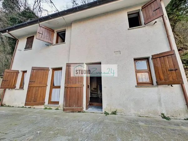 Casa Indipendente via Volegno, Stazzema